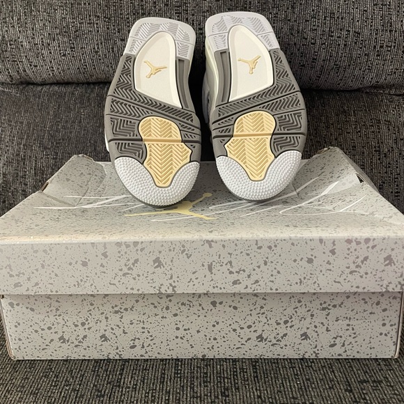 Air Jordan 4 Retro SE, Photon Dust/ Pale Vanilla, Men's size 4 - Picture 4 of 5